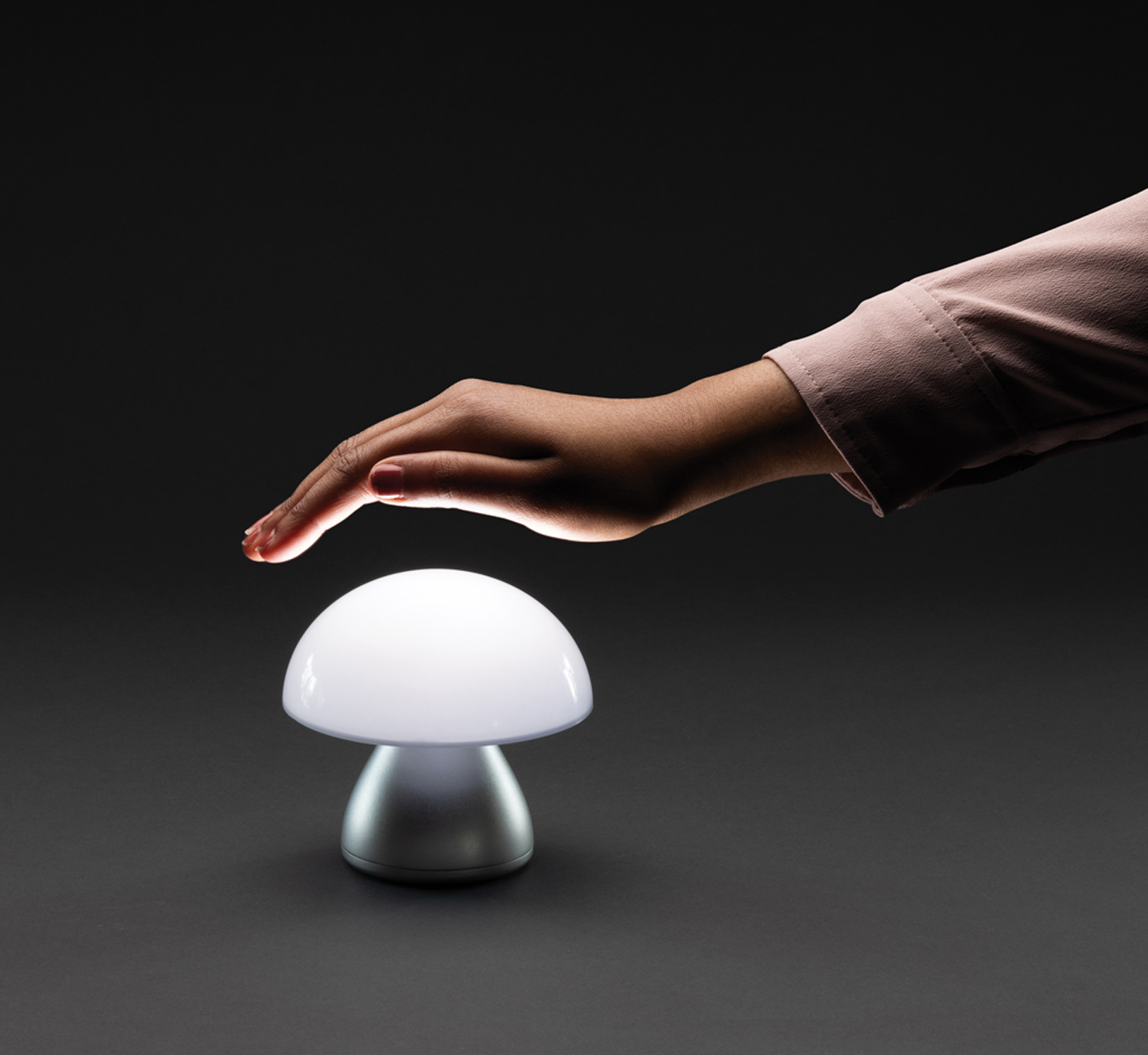 Беспроводная настольная лампа Luming из переработанного пластика RCS, IPX4