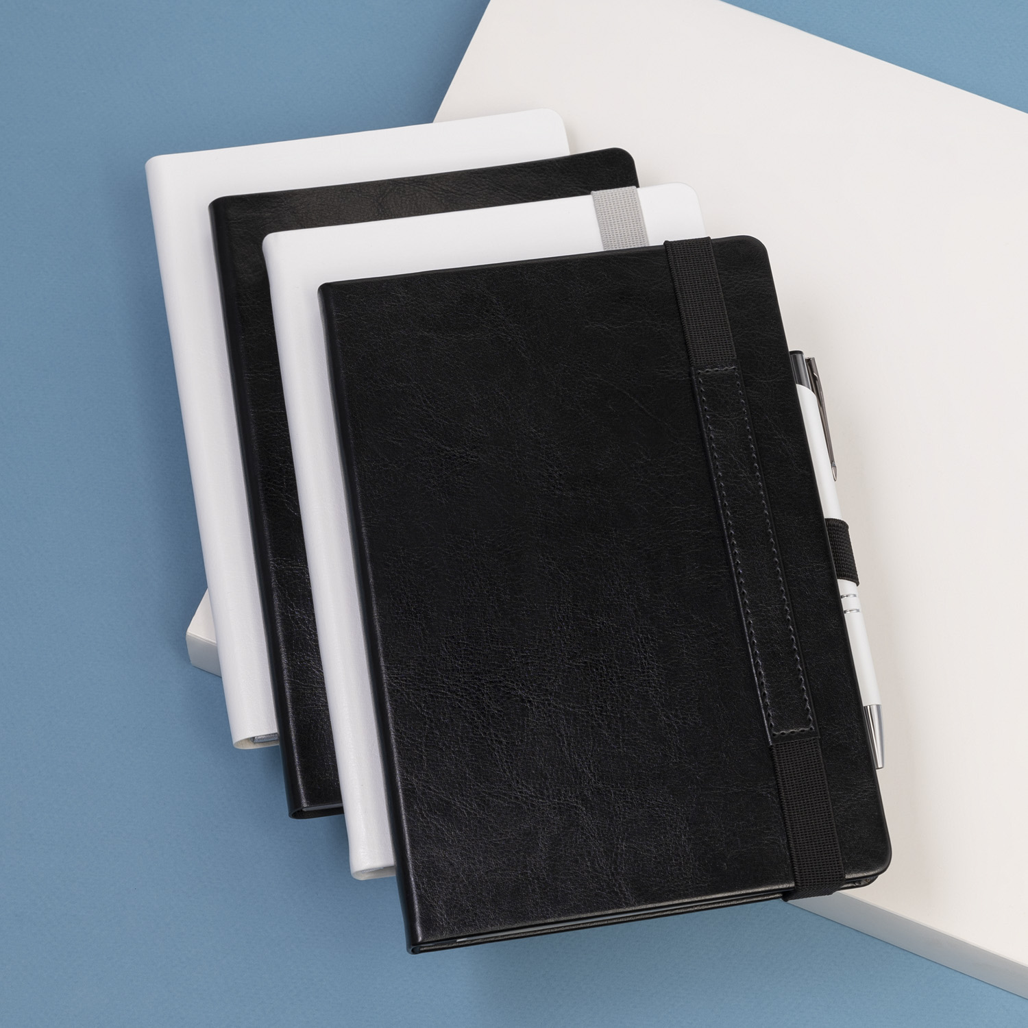 Ежедневник Гэлакси (Galaxy) недатированный, жесткая обложка, срез голограф. фольга, черный