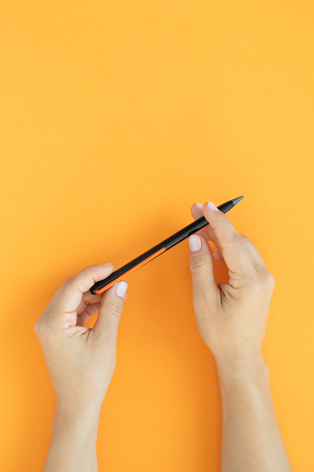 Карандаш GrafeeX с оранжевым клипом в чехле