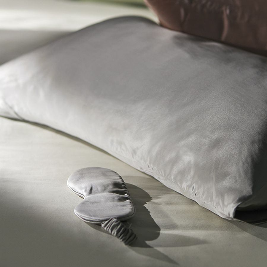 Маска для сна Essential, светло-серая