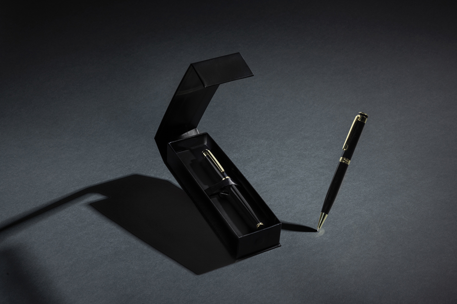 Набор ручек Swiss Peak Luca из переработанной латуни RCS