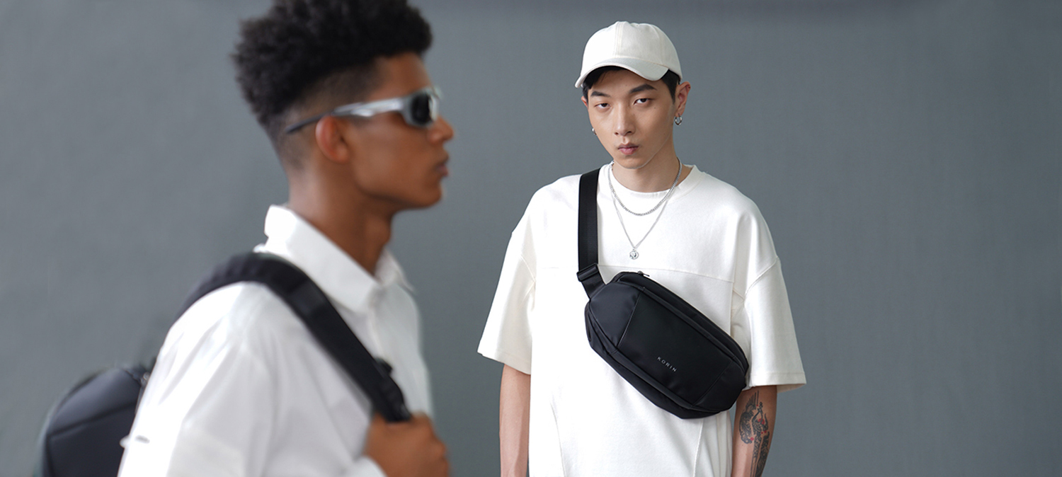 Наплечная сумка KORIN FlipSling 32х16х10 см, черная