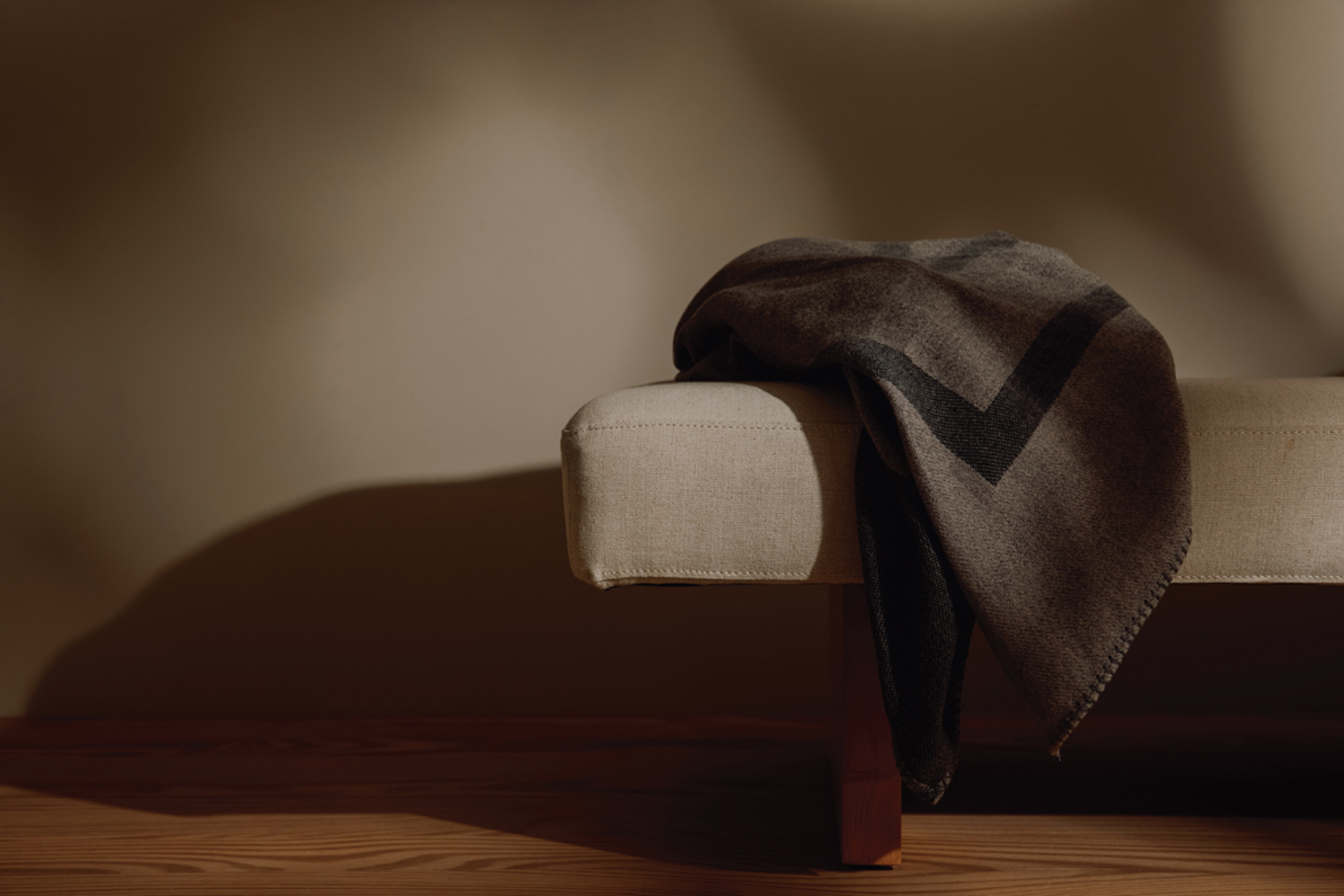 Плед VINGA Monogram из переработанного полиэстера GRS, 170x130 см