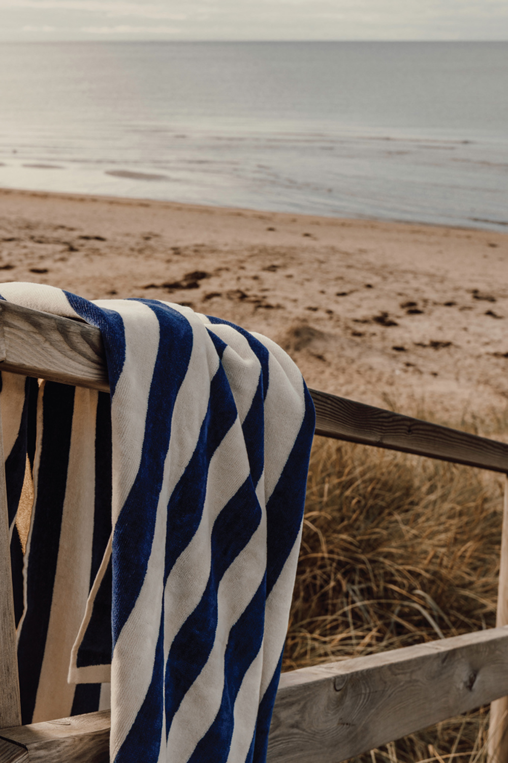 Пляжное полотенце VINGA Lagoa GRS