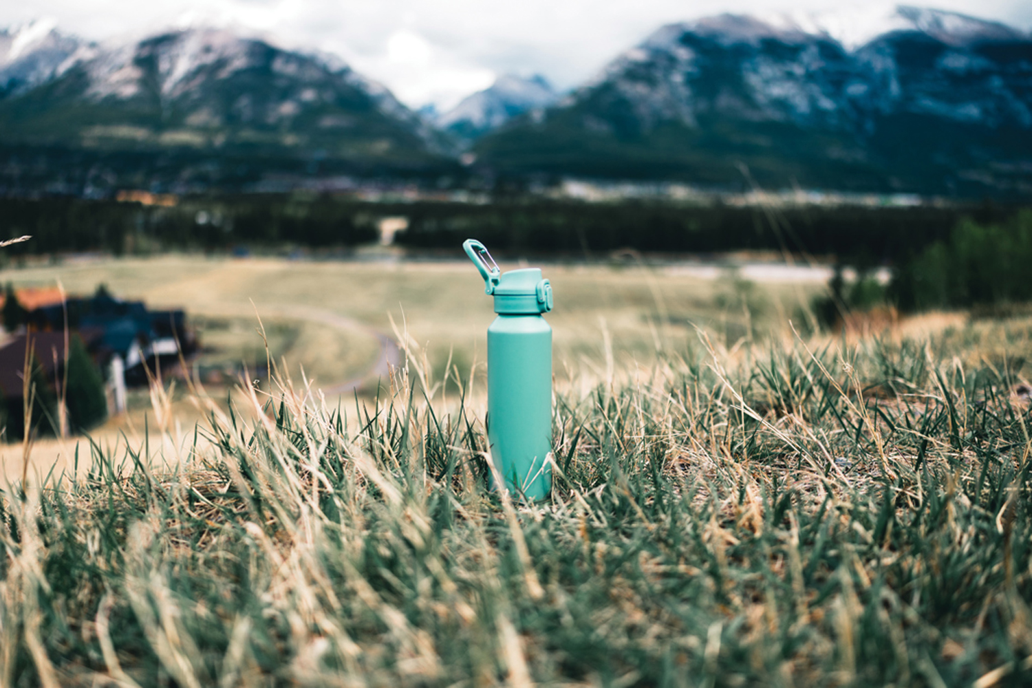 Спортивная бутылка Via из переработанной стали RCS с карабином, 600 мл