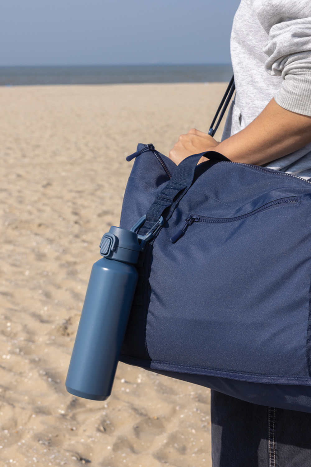 Спортивная бутылка Via из переработанной стали RCS с карабином, 600 мл