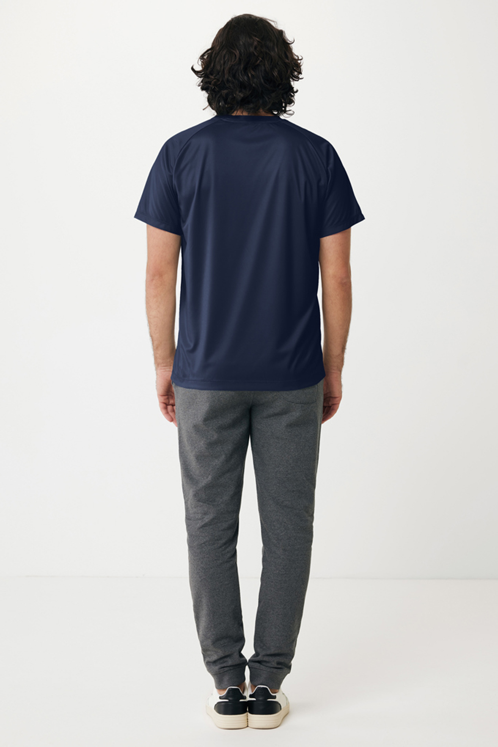 Спортивная футболка Iqoniq Tikal из переработанного полиэстера AWARE™, унисекс, 150 г/м²