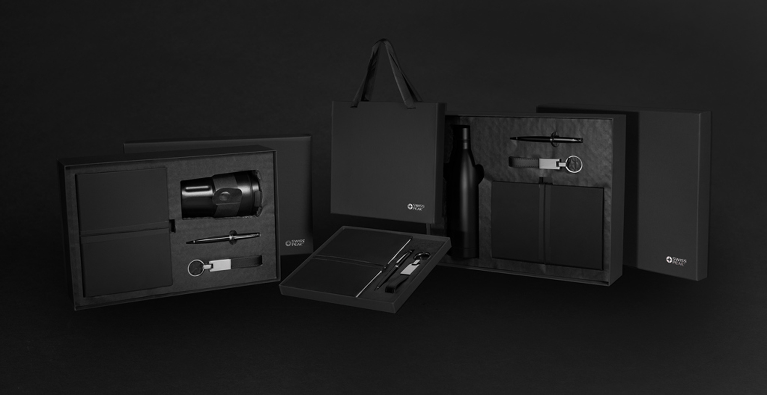 Термокружка Swiss Peak в комплекте с блокнотом, ручкой и брелком