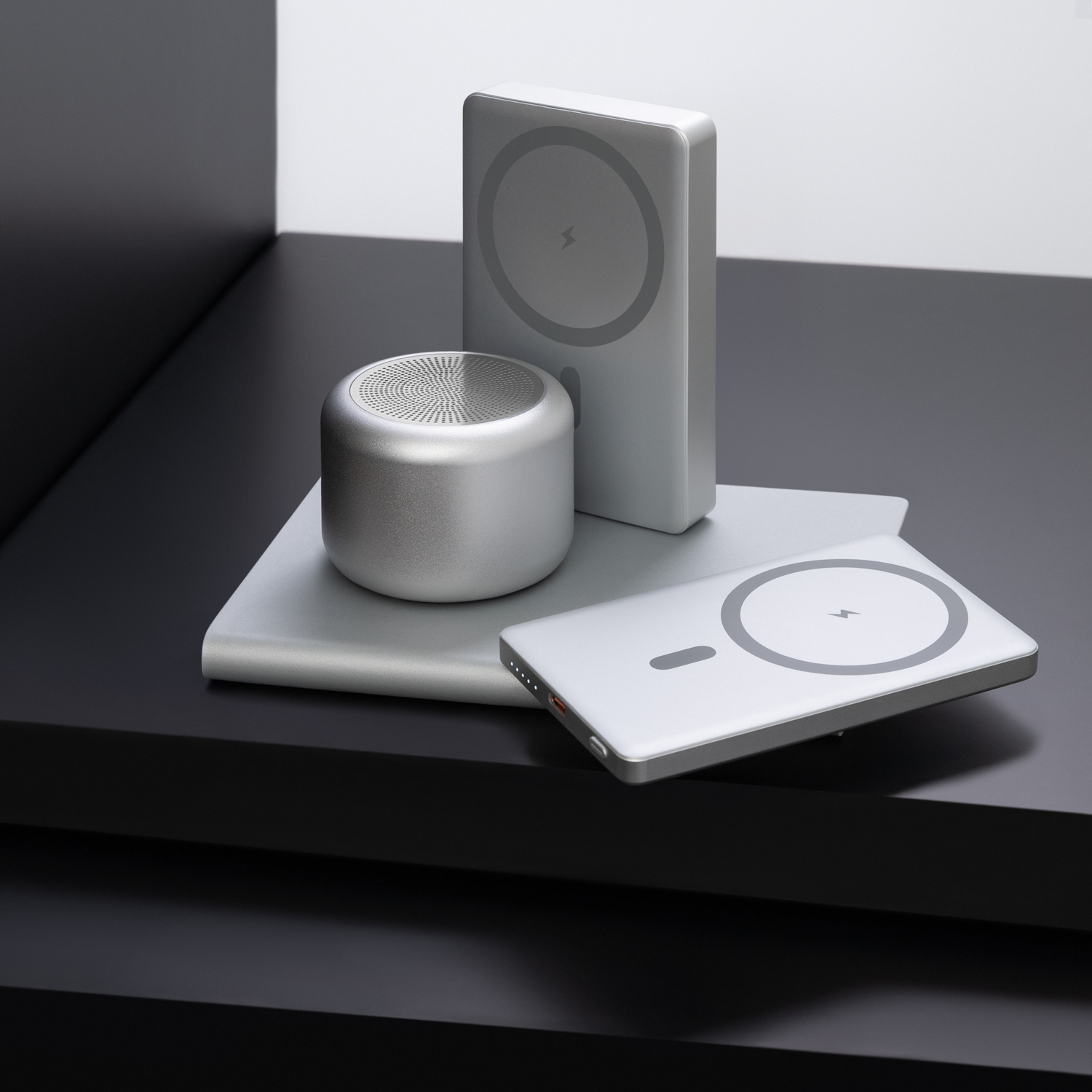 Внешний аккумулятор Атлантис Плюс PD (Atlantis PD Plus) 10000mAh с функцией беспроводной зарядки 15W, серебряный