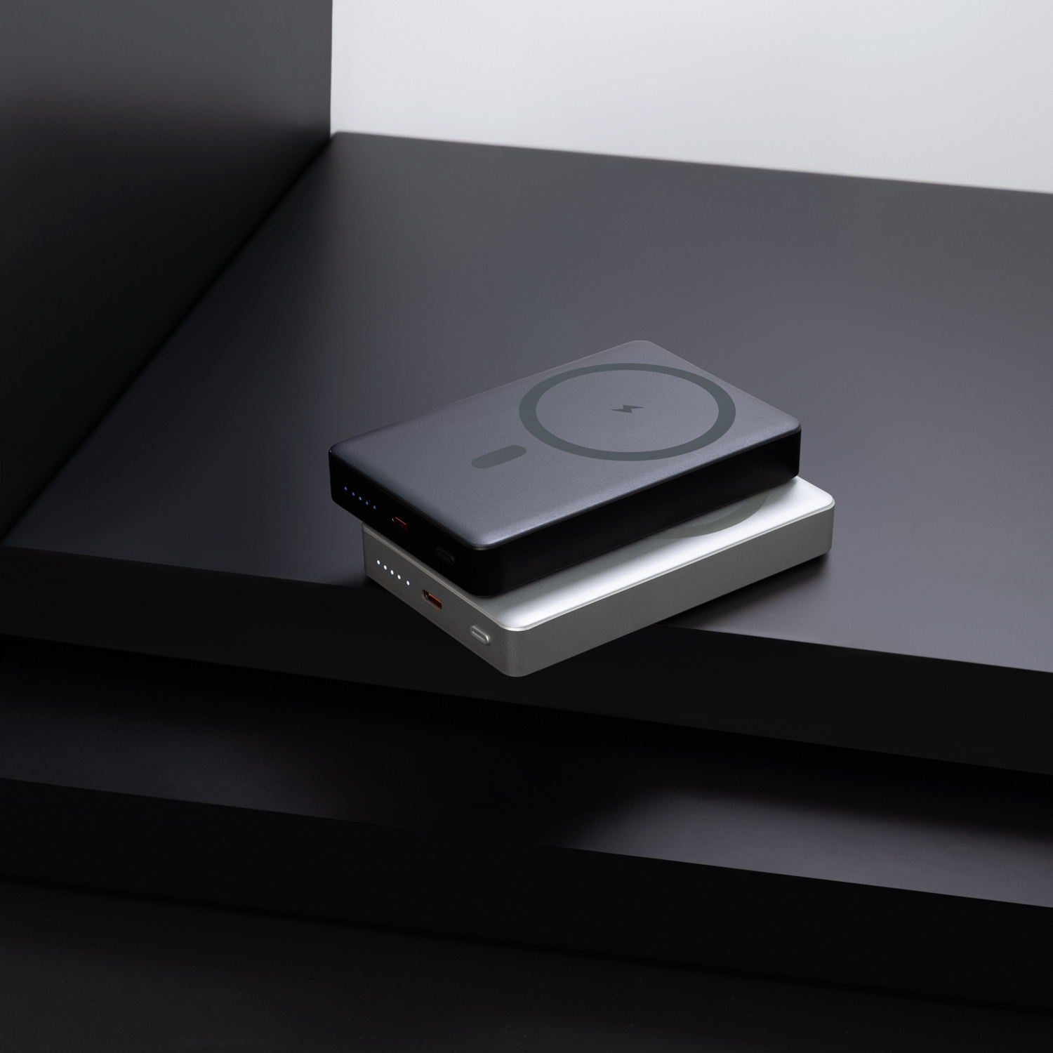 Внешний аккумулятор Атлантис Плюс PD (Atlantis PD Plus) 10000mAh с функцией беспроводной зарядки 15W, серебряный