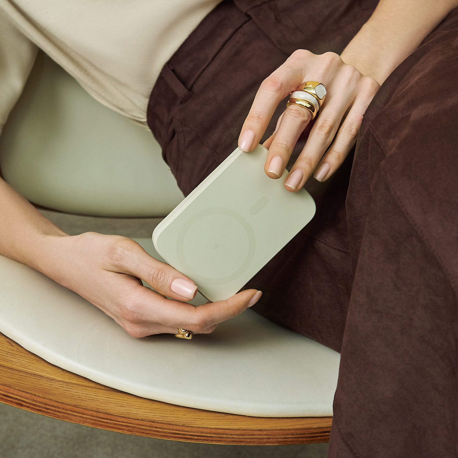 Внешний аккумулятор Юнион PD (Union PD) 10000mAh с функцией беспроводной зарядки 15W, бежевый